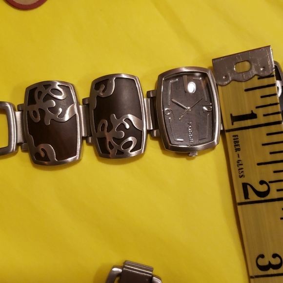 Beautiful Fossil watch wood & silver metal design - Picture 6 of 6